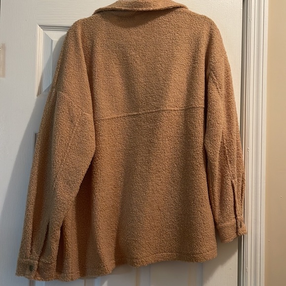 Tan Acoa Shacket, Never worn, got for Christmas - Picture 2 of 2